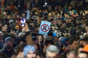 Мащабен протест срещу властта заля страната и чужбина, студенти блокираха София