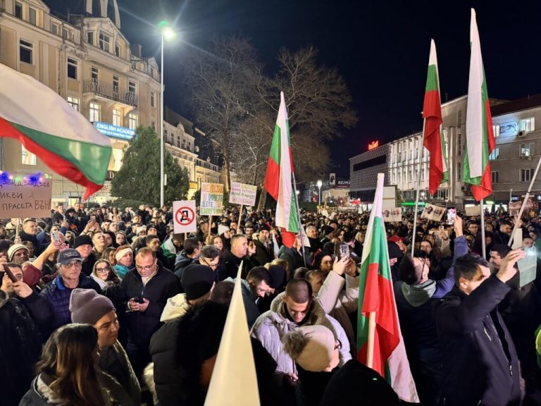 Международни медии следят протестите в България: Фокус върху младите и еврозоната Международни медии следят протестите в България: Фокус върху младите и еврозоната