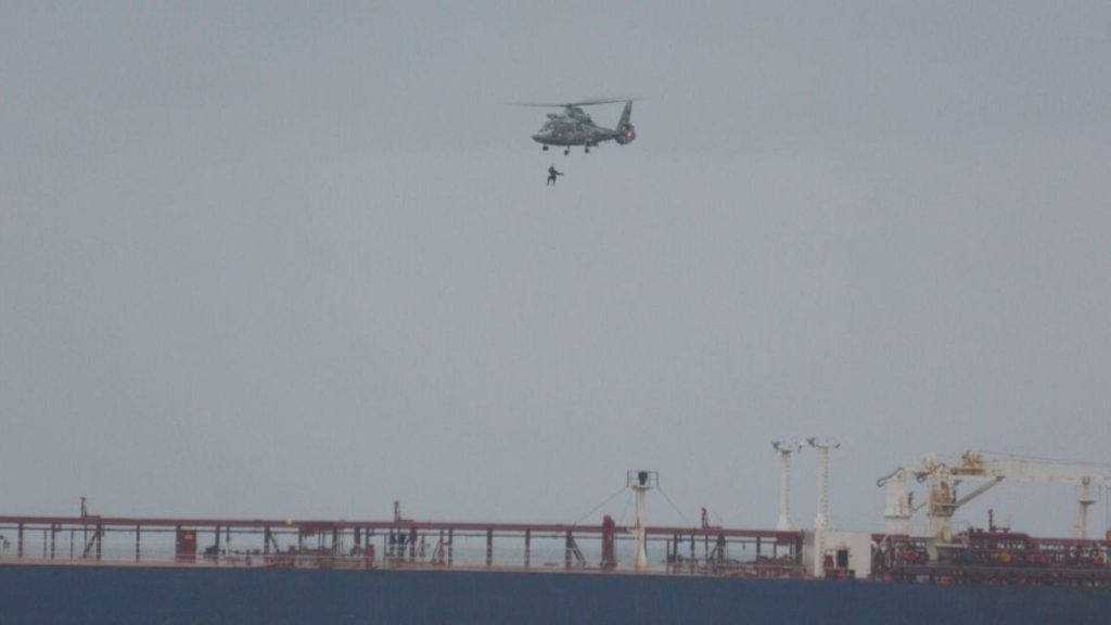 Танкерът „Кайрос“ се изтегля до Бургас след национално съвещание