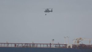 Танкерът „Кайрос“ се изтегля до Бургас след национално съвещание