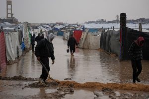 Бурята „Байрън“ причини смъртта на 11 души в Газа по време на примирието