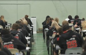 Хиляди ученици в Австралия се явиха на изпити без дом