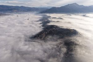 Сараево под смог: Отменени полети, забрани и предупреждения за здравето