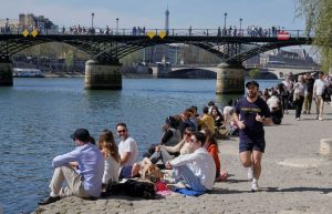 Йога на смеха: Древното лекарство, което преобразява модерния свят