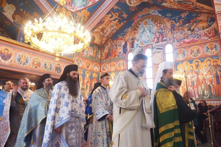 Православната църква отбелязва Събор на Пресвета Богородица и Деня на бащата Православната църква отбелязва Събор на Пресвета Богородица и Деня на бащата