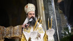 Патриарх Даниил дари мощи на Св. Евтимий на Вселенския патриарх Вартоломей