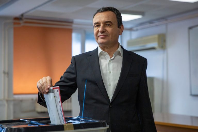 Екзитполи: Партията на Албин Курти печели предсрочните избори в Косово Екзитполи: Партията на Албин Курти печели предсрочните избори в Косово