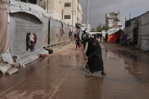 Хиляди в Газа изпитват крайно затруднение заради времето и липсата на помощ