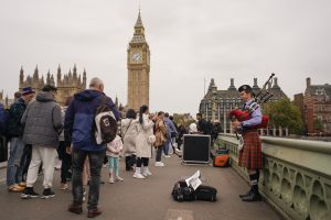 Камбаните на Биг Бен огласиха Лондон за Нова година 2025