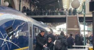 Транспортен хаос: Влаковете под Ламанша спряха, хиляди блокирани преди Нова година