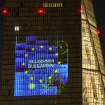 „Добре дошла, България!“: ЕЦБ осветява сградата си за приемането на еврото