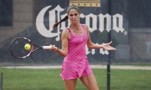 Изабелла Шиникова и Наталия Сенич отпаднаха на четвъртфинал в Найроби