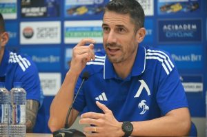 Хулио Веласкес дава пресконференция преди старта на зимната подготовка на "Левски"