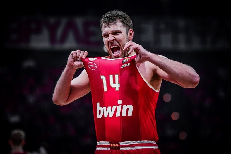 Александър Везенков попадна в идеалния отбор на Евролигата за 2025 г.