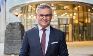 ЕК очаква рязко увеличение на депортациите от ЕС, Германия спира приема на бежанци