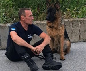 Огнеборец от Плевен: Виктор Тодоров и спасителното куче Джери – Символ на Отдаденост