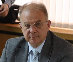 КЗК обявява мащабна проверка в „специфичния кетъринг“, предупреждава Радомир Чолаков