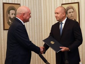 Вторият ред от „домова книга“: Кой може да стане служебен премиер при масов отказ?