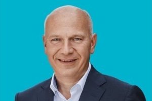 Кметът на Берлин под прицел: Тенис по време на мащабно спиране на тока