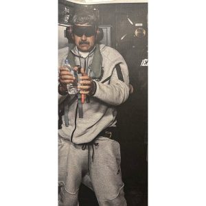 Мадуро: От затворник до моден инфлуенсър – анцугът, който превзе интернет