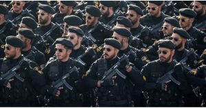 Иранската армия се заканва да защитава националните интереси на фона на ескалиращи протести