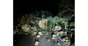 Свлачище блокира пътя Смолян – Девин край Широка лъка, движението е затруднено