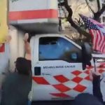 Камион премина през антиирански протест в Лос Анджелис, шофьорът е задържан