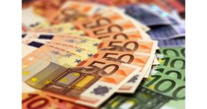 Двама мъже платиха с фалшиви 100 евро в Казанлък, прокуратурата образува досъдебно производство