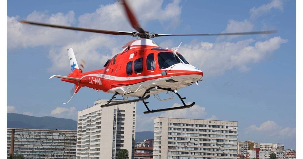 Въздушна линейка спаси живот: Мъж с кръвоизлив транспортиран от Силистра до София