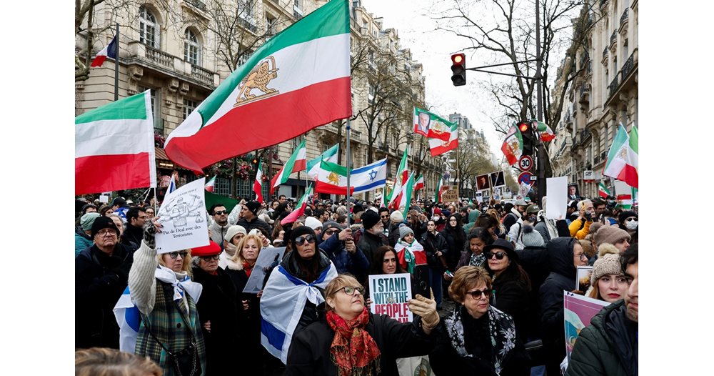 Ирански медици: Жертвите от протестите са толкова много, че слагаме телата едно върху друго