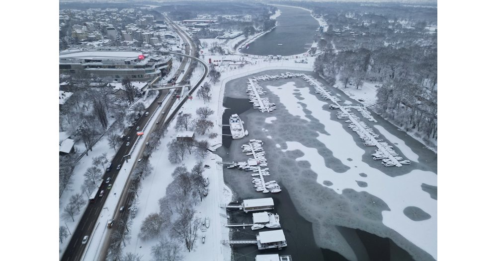 Бедствено положение в 10 сръбски общини: Електроснабдяването се възстановява