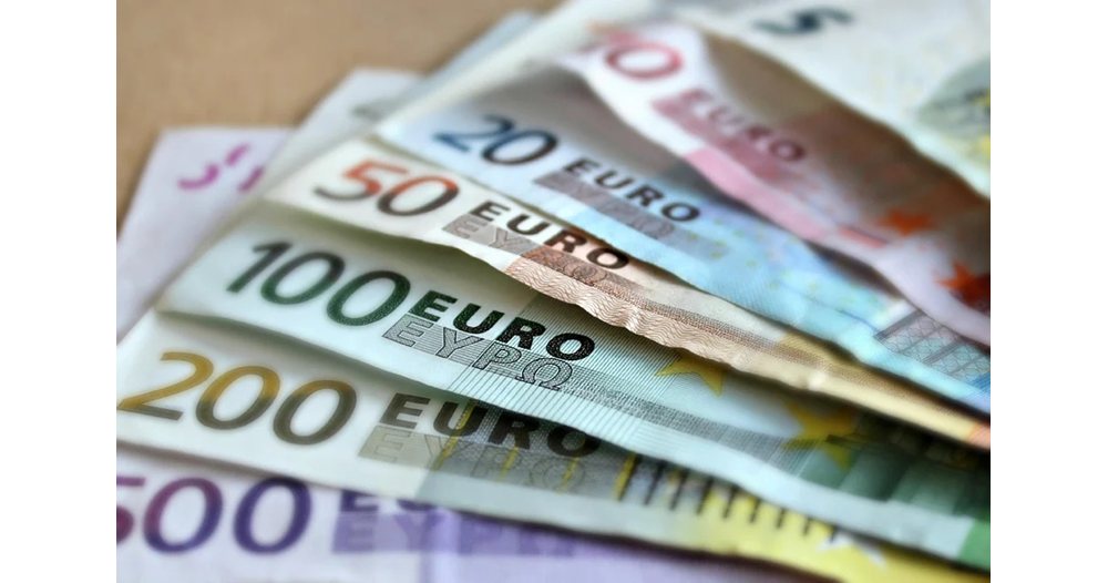 Студенти от НХА представят „Еврокурс“: Изложба за позитивите от еврото