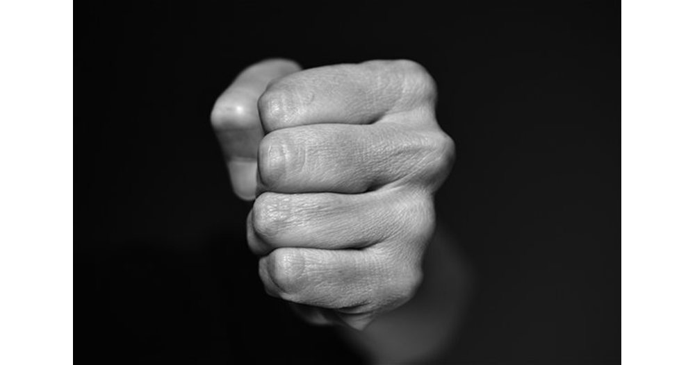 Два случая на агресия в Разградско: Младеж с нож срещу брат си, друг преби майка си