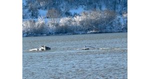 Баржа с над 1100 тона торове потъна в Дунав до Зимнич, срещу Свищов