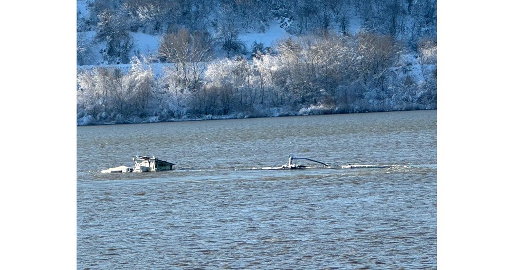 Баржа с над 1100 тона торове потъна в Дунав до Зимнич, срещу Свищов