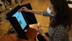 Развенчаване на 10 мита за машинното гласуване: Факти срещу манипулации