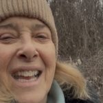 Катето Евро размразява кола със сешоар, докато синът ѝ почива на Малдивите