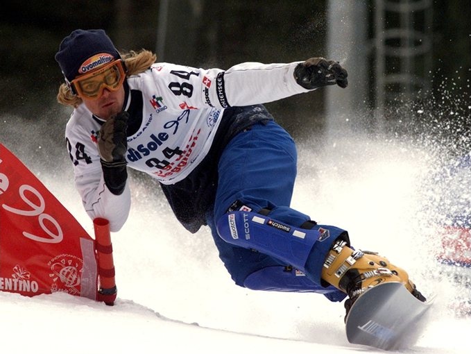 Олимпийският медалист по сноуборд Уели Кестенхолц загина в лавина