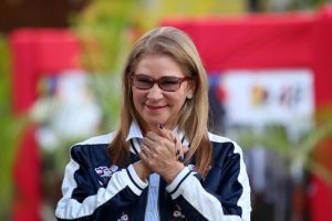 Силия Флорес: Жената в сянка, която дърпа конците във Венецуела