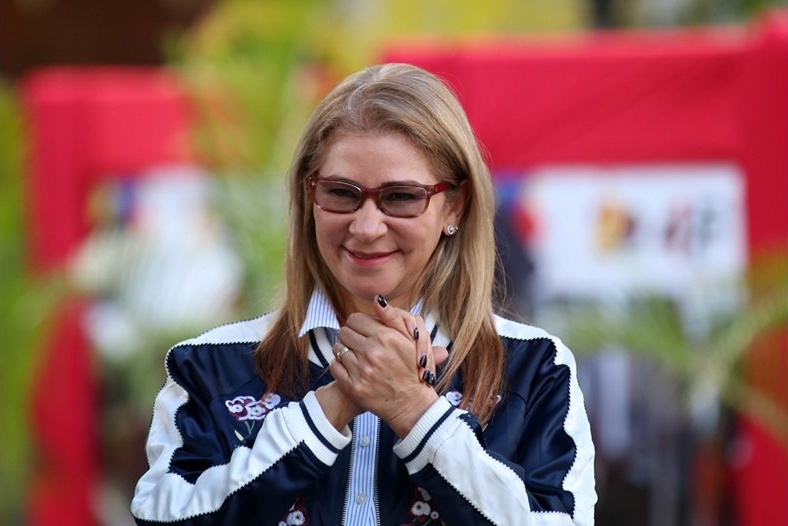 Силия Флорес: Жената в сянка, която дърпа конците във Венецуела