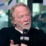 Актьорът Тимъти Бъсфийлд се предаде по обвинения в сексуално насилие над деца