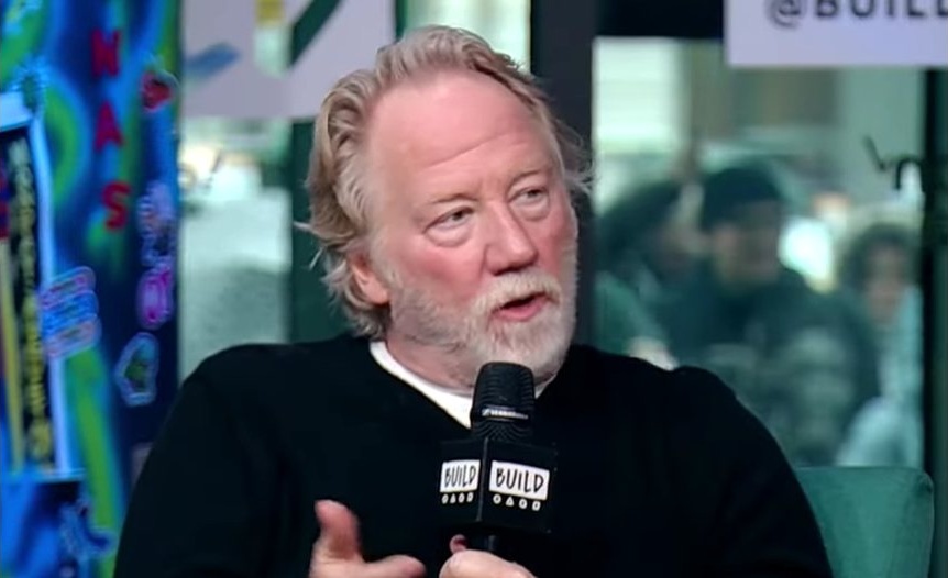 Актьорът Тимъти Бъсфийлд се предаде по обвинения в сексуално насилие над деца