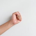 Мъж изби зъб на собственик на заведение в Боровец, извършителят е осъждан