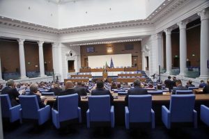Парламентът прие на първо четене законопроекта "Антиспекула"