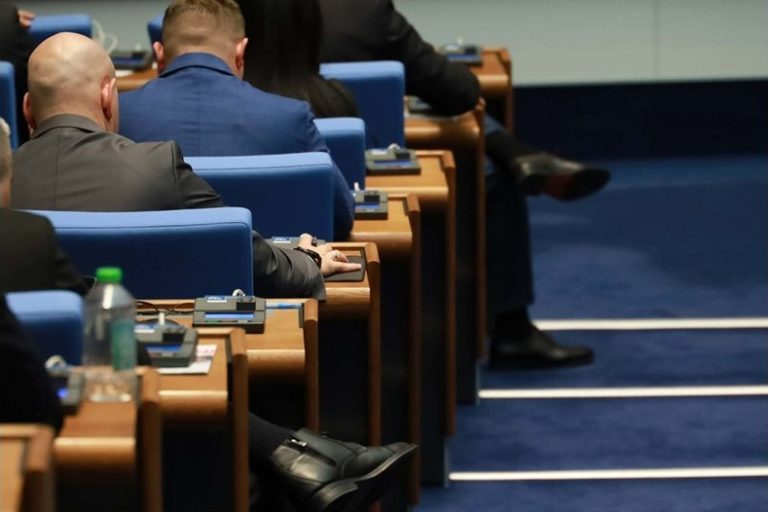 Намаляват прага за провеждане на референдум: 166 000 подписа ще са достатъчни