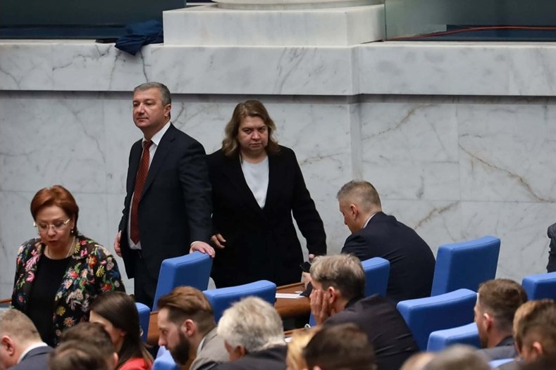 Приеха закон за 10% надценка и безплатна обмяна на лев в евро