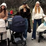 Три тв майки с бебета заедно на разходка в парка