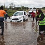 Над 100 жертви от наводнения в Южна Африка, броят им расте