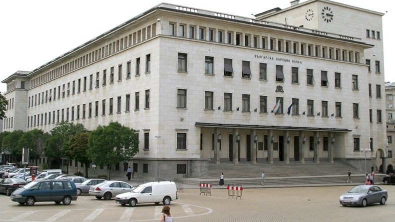 БНБ: Над 4,3 млрд. евро вече са в обращение, обмяната върви нормално