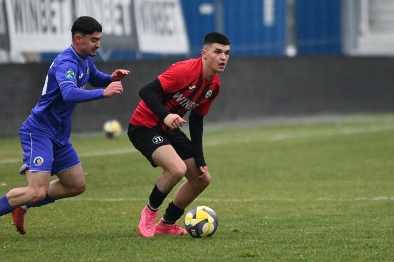 Валери Божинов посрещна дебюта на сина си в мъжкия футбол с емоционално послание